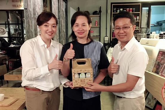 น.สพ.ธนิต​ อยู่​ใน​ศิล